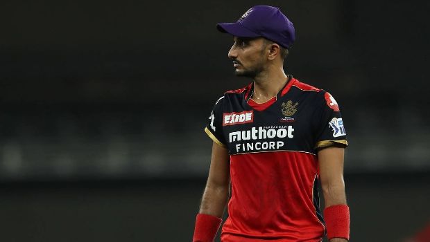 IPL 2022: Harshal Patel doesn’t get overawed bowling to anybody, says Ravi Shastri